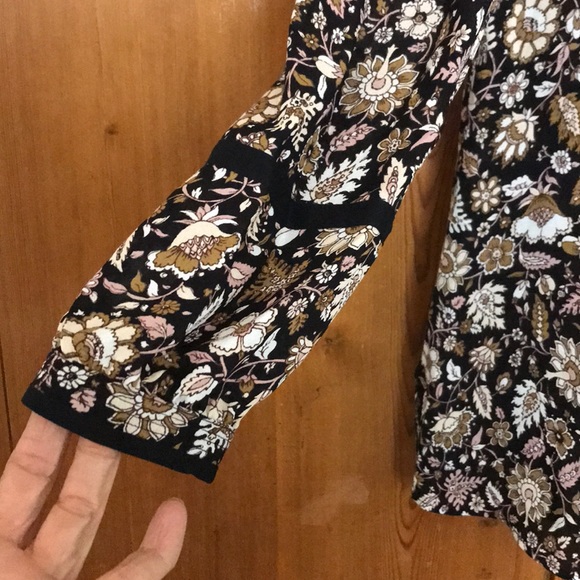 A.L.C. 100% Silk Tie Neck BoHo Top - Picture 2 of 6